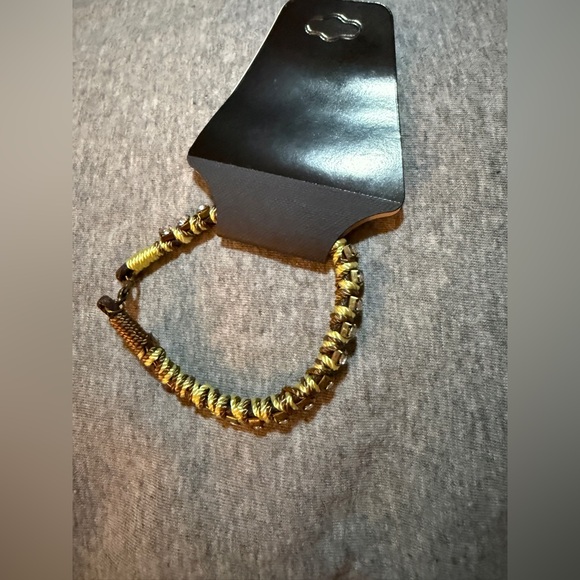Stylish Black and Gold Men's Bracelet - Picture 2 of 4